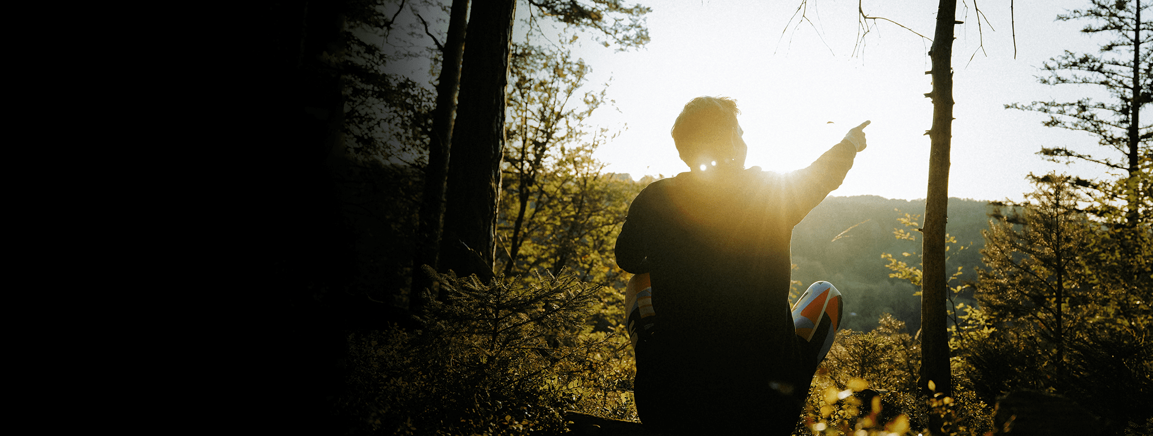 Sebastian Mirwald lächelnd im Wald